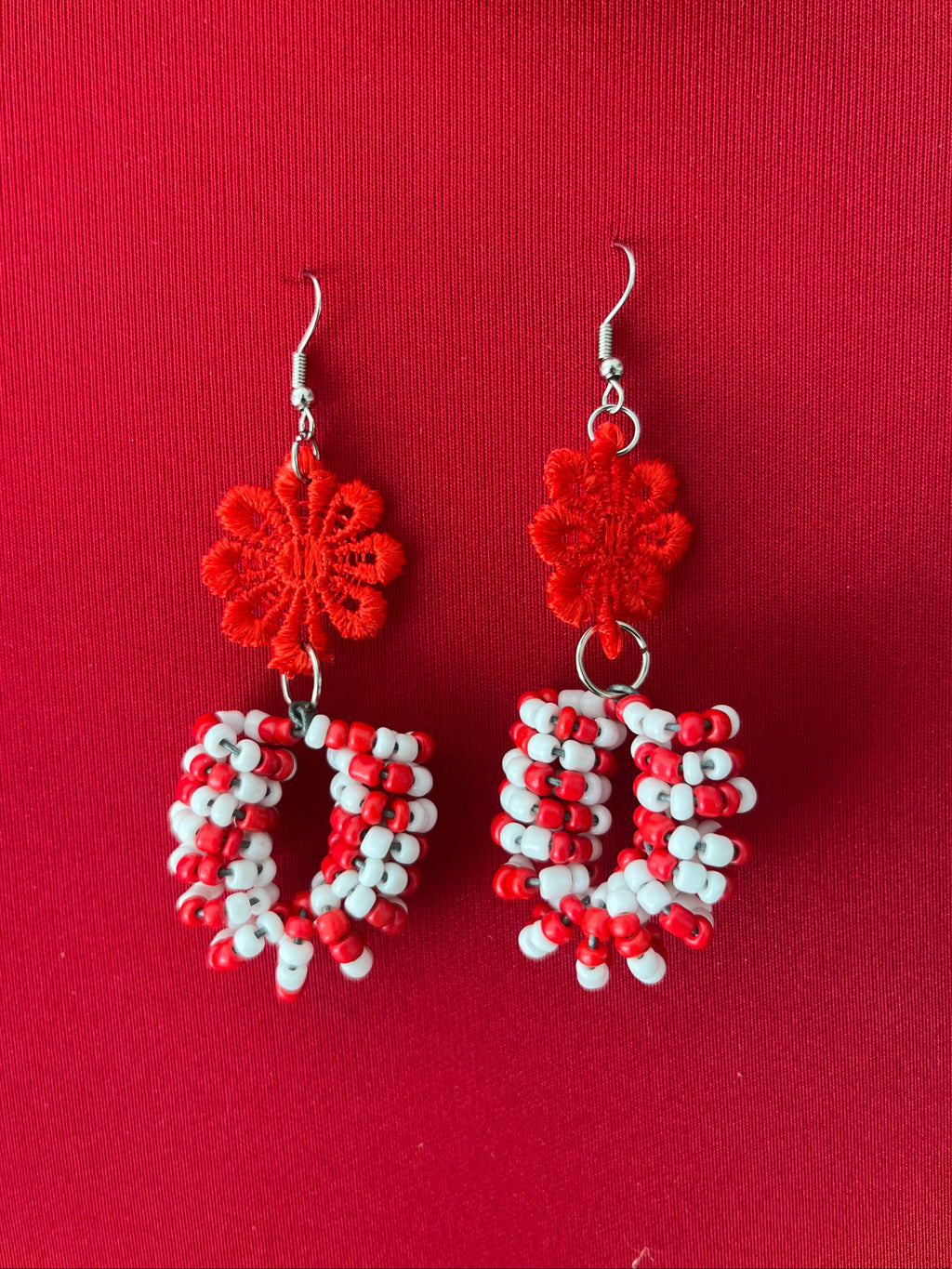 Spiral Beads in Read and White with Flower Accent - R160.00